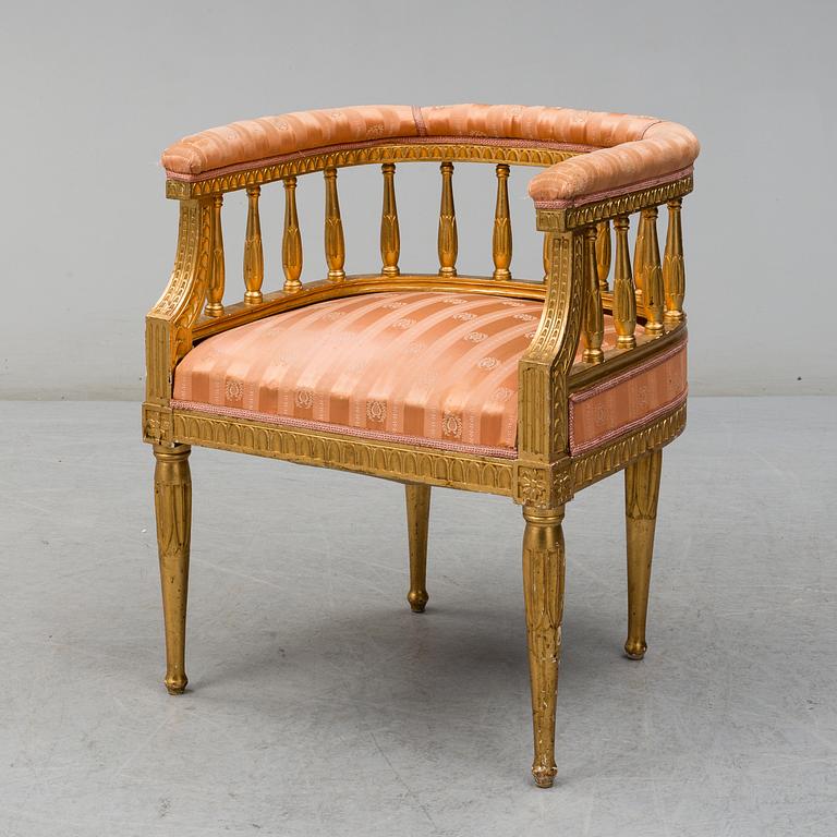 An early 20th century arm chair.