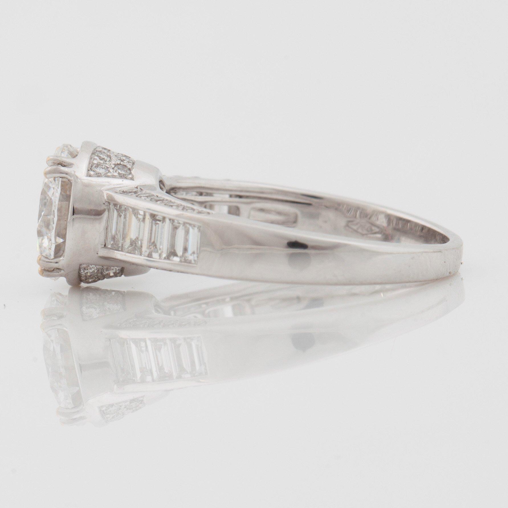 RING with brilliant cut diamond 2.00cts. Quality D/VS2 according to HRD certificate.