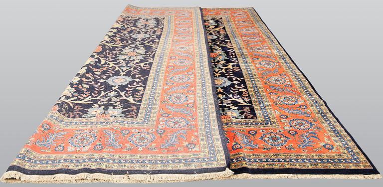 A Heris carpet, approx. 480 x 341 cm.