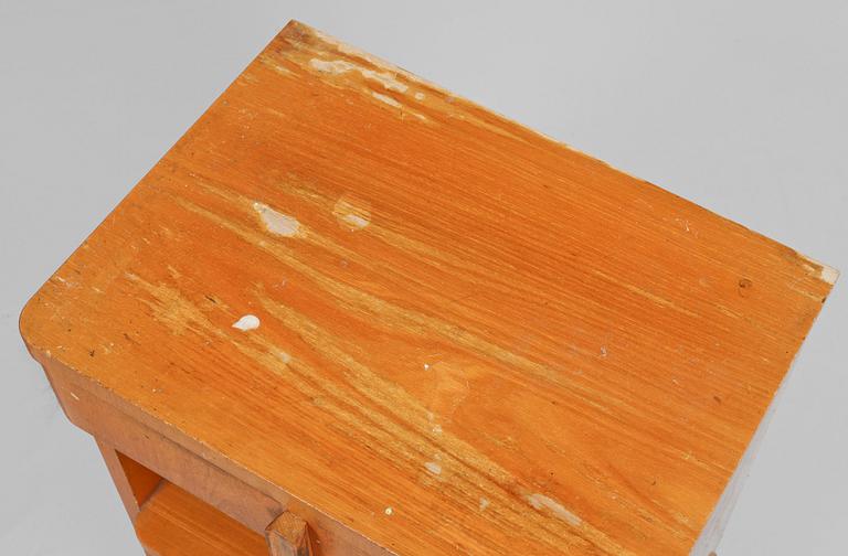 SÄNGBORD, ett par, 1900-talets andra kvartal.