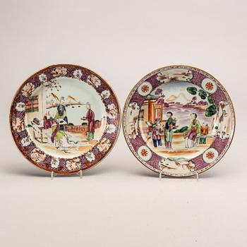 A set of five different Chinese Qianlong/Jiaqing porcelain plates.