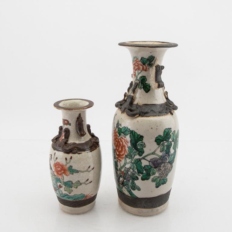 A set of two Chinese porcelain vases 20th century.