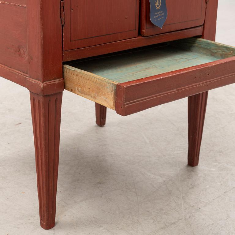 A painted Gustavian bedside cabinet from around the year 1800.