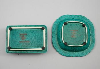 CIGARETTASK och ASKFAT, stengods, "Argenta", Wilhelm Kåge, Gustavsberg, omkring 1900-talets mitt.