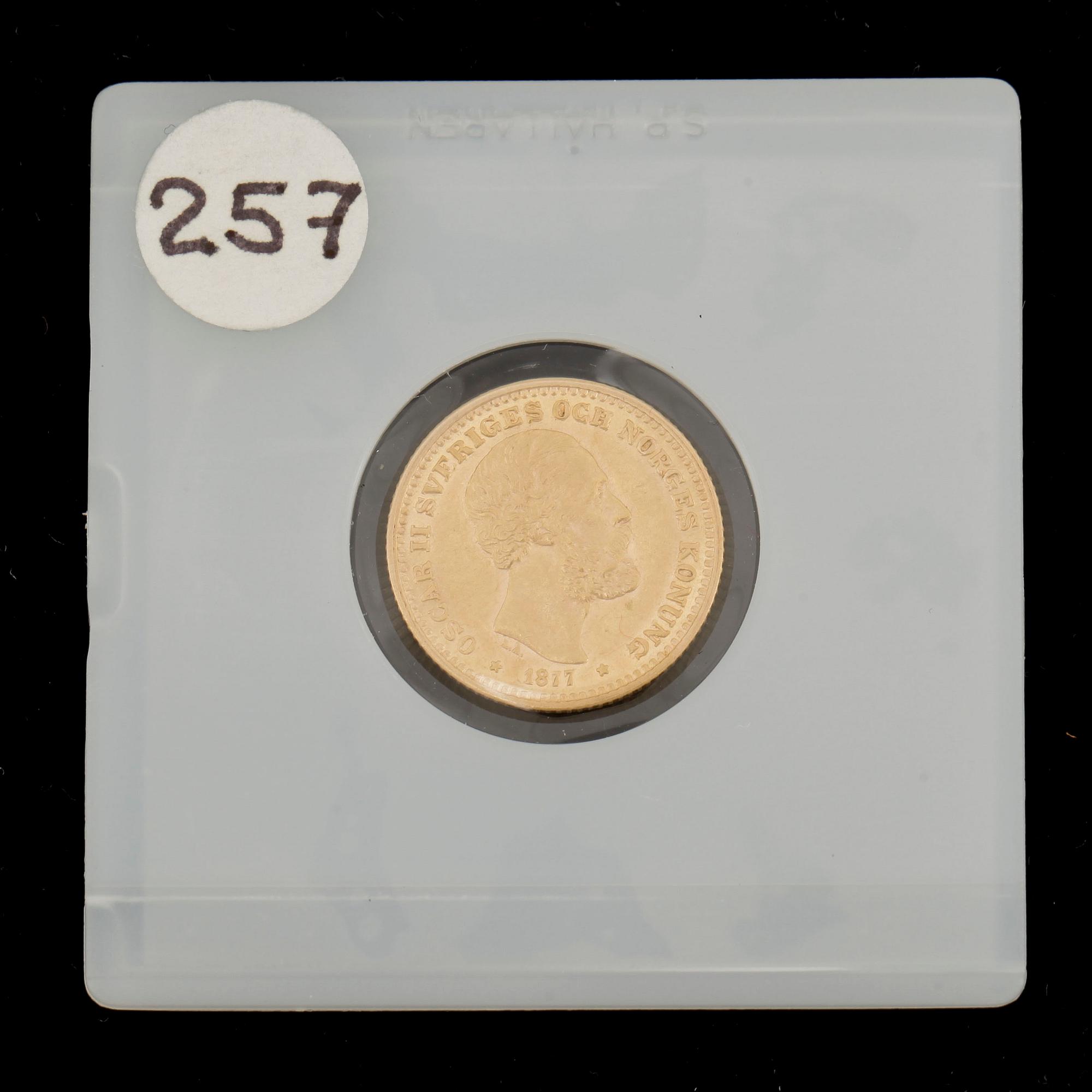 GULDMYNT, 10 Kronor, Oscar II, Sverige-Norge 1877. Vikt ca 4 gram.