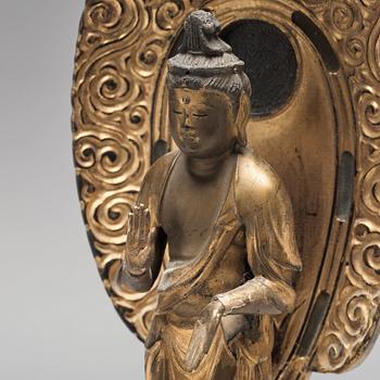 BUDDHA samt ALTARSKÅP, trä. Japan, Edo, 1800-tal.