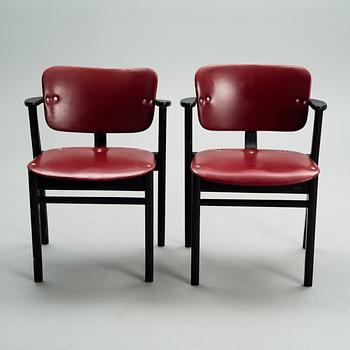 ILMARI TAPIOVAARA, A PAIR OF CHAIRS. Domus.