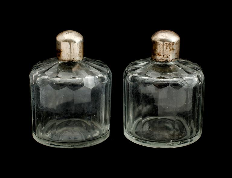 PARFYMFLAKONGER, 1 par, med silverlock, Bergs, Stockholm 1799.