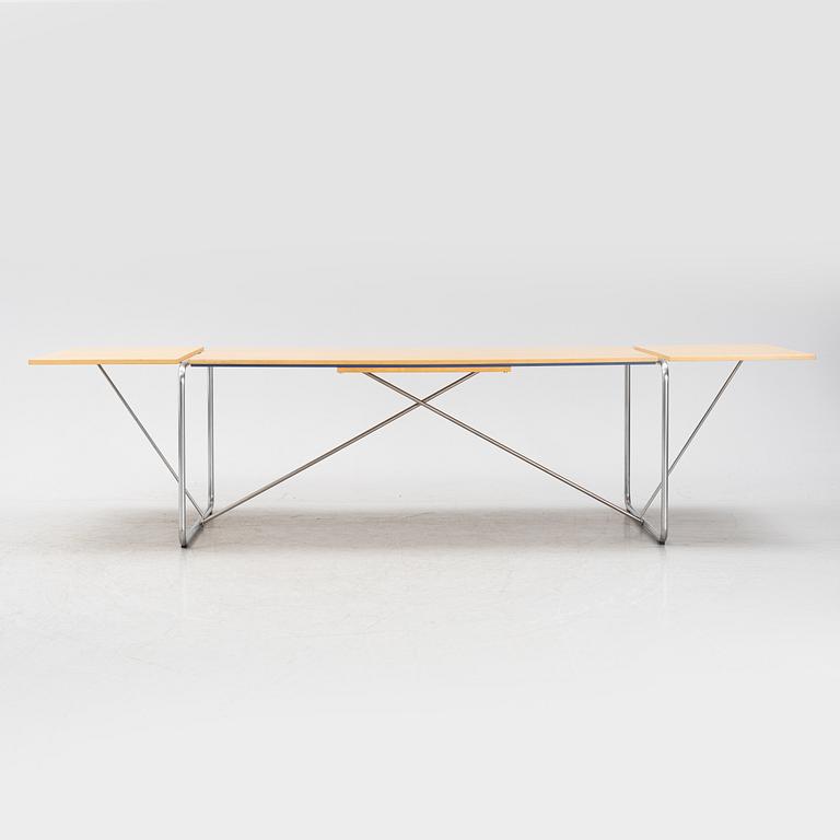 Niels Jørgen Haugesen, a model '4750' dining table from Fritz Hansen, Denmark 1988.