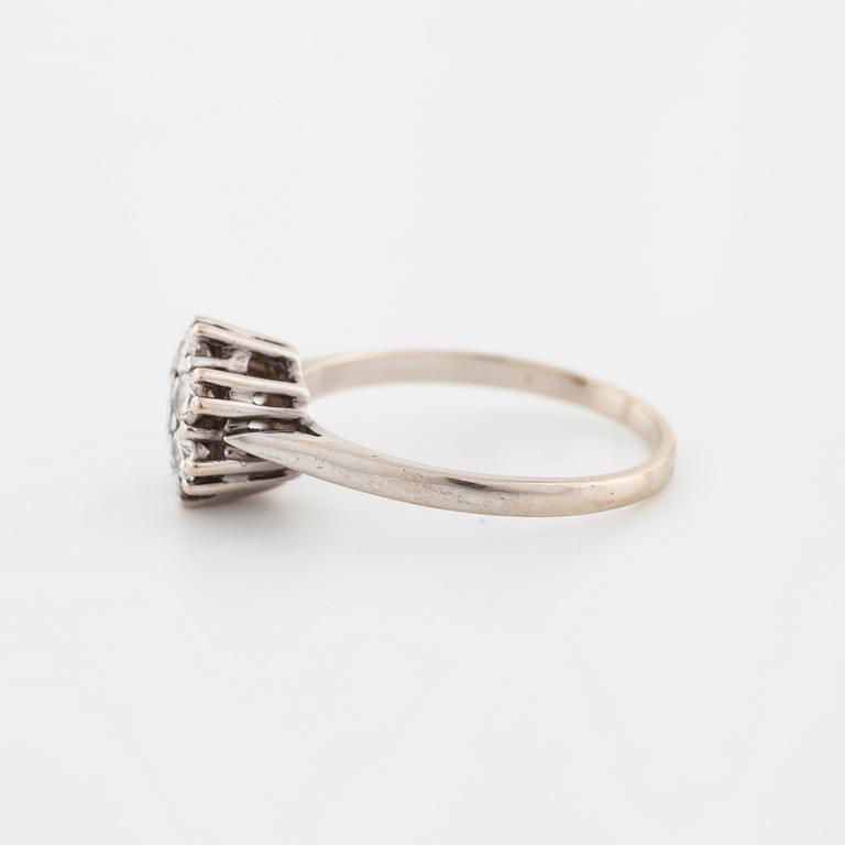 RING, med briljantslipade diamanter 0.55 ct, importstämplad.