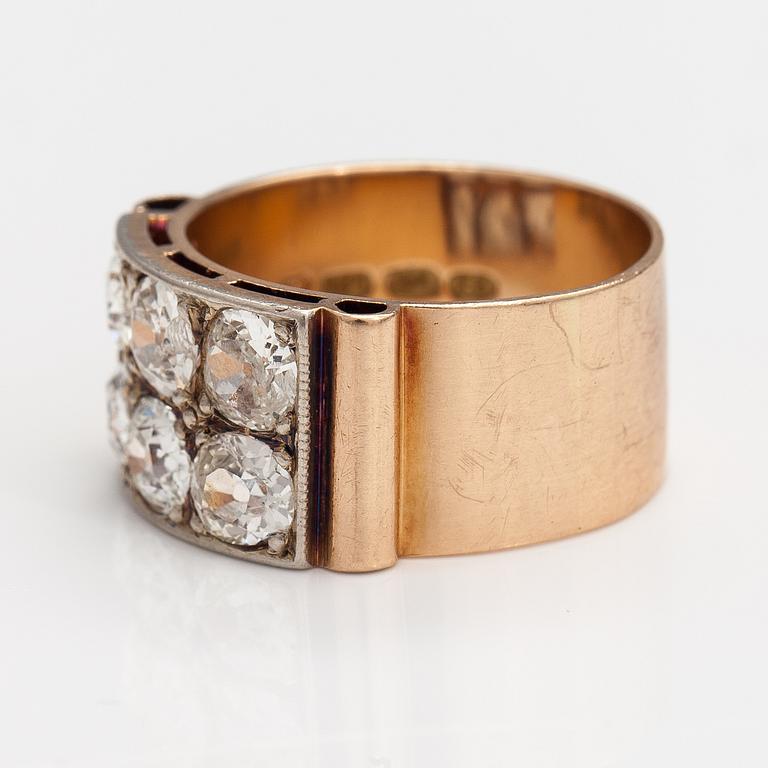 A 14K gold ring with old-cut diamonds ca. 2.50 ct in total. Kultakolmio Ky, Espoo 1951.