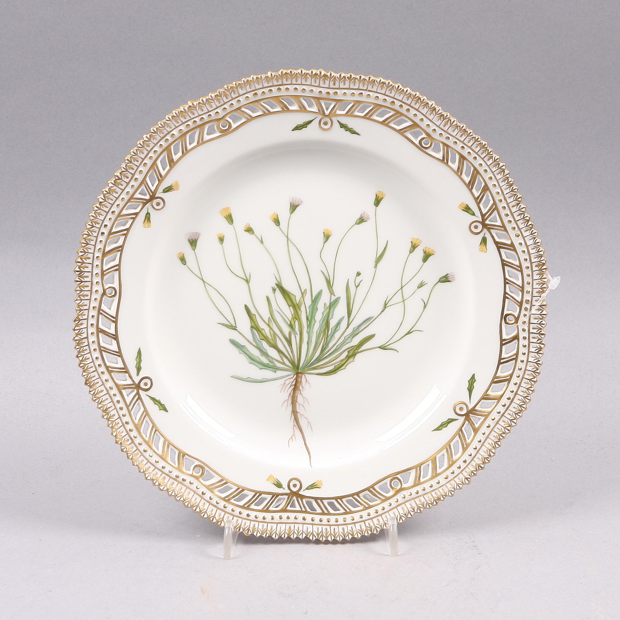 TALLRIK, porslin, "Flora Danica", Royal Copenhagen.