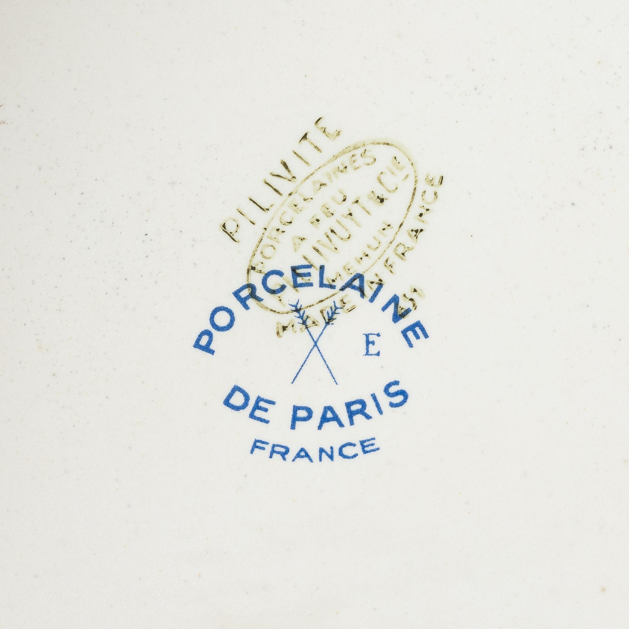 Service pieces, 91 pcs, mostly Porcelain de Paris.