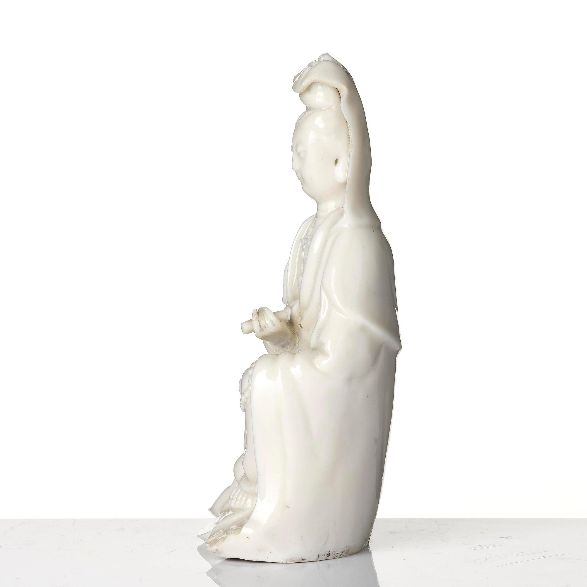 A blanc de chine figure of Guanyin, Qing dynasty,