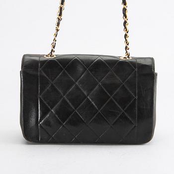 CHANEL, "Diana", axelbandsväska, år 1996-1997.