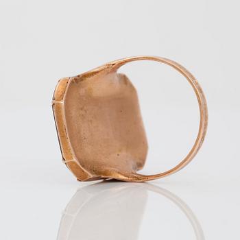 RING med miniatyrporträtt troligen föreställande Johan Henrik Scheffel (1690-1781). Hans krets.