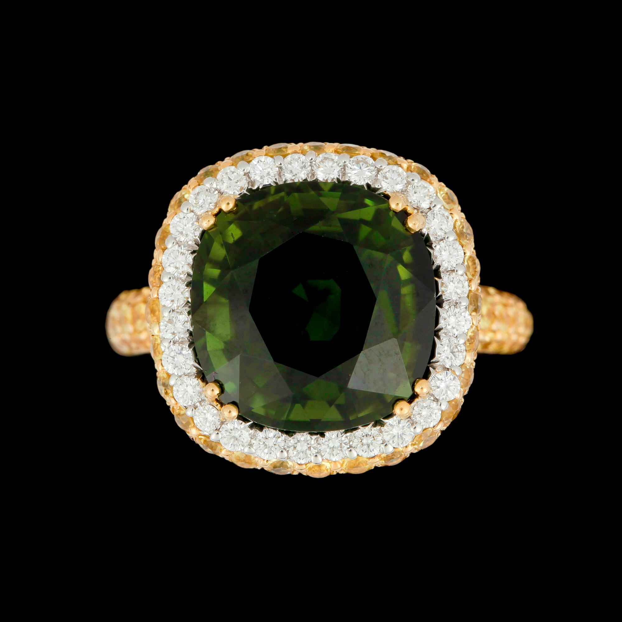 RING med peridot 17.76 ct, briljantslipade gula och färglösa diamanter totalt 1.58 ct.