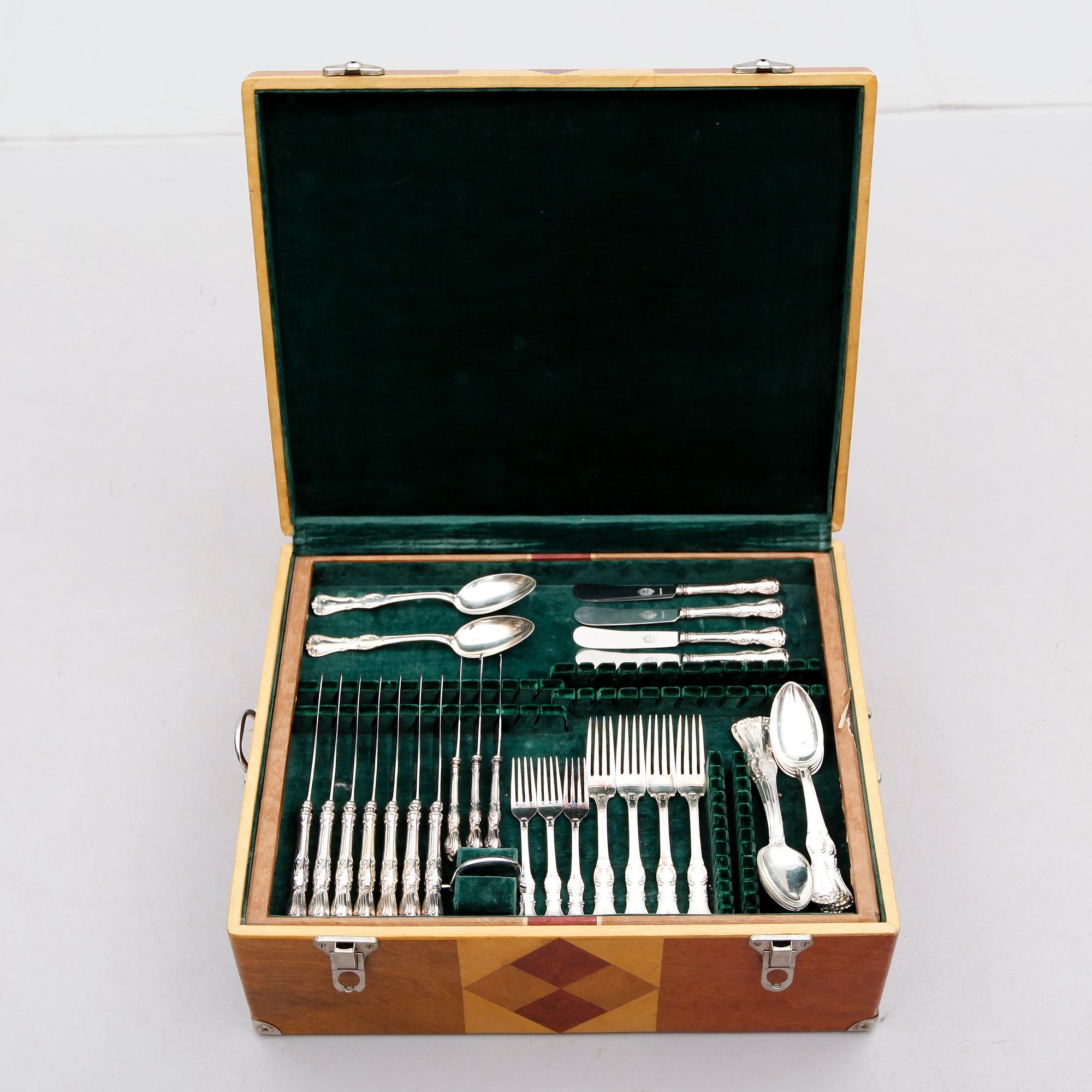 BESTICK, 58 delar, silver, "Prins Albert", CG Hallberg, Stockholm 1940-tal. Vikt med stålblad ca 2885 gram.