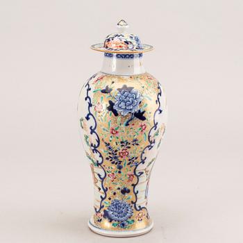 A famille rose porcelain vase with cover, Qing dynasty, Qianlong (1736-95).