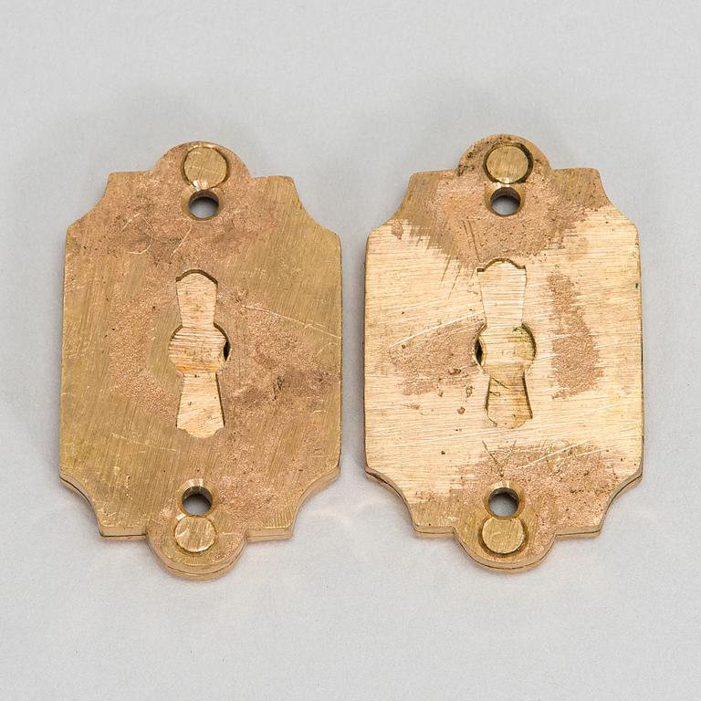 Pair of late 19th/early 20th Century door handles and keyhole fittings.