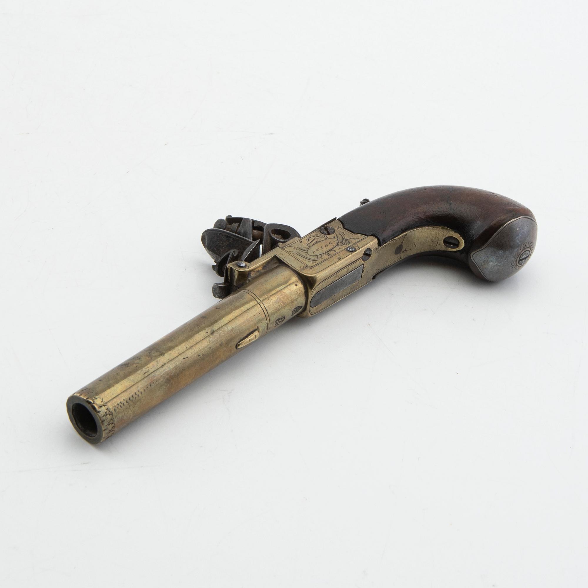 Flintlåspistol John Fox Twigg London, 1700-talets senare del.