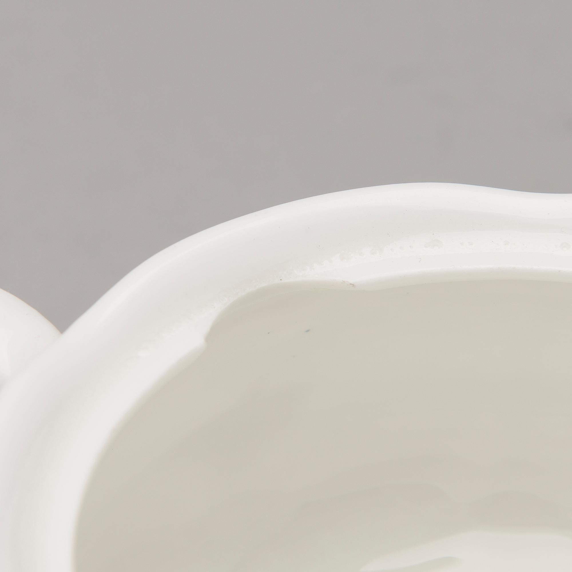 A 43-piece porcelain dinnerware set, "Blå blom", Gustavsberg.
