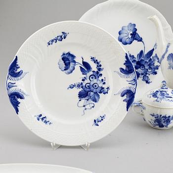 A Royal Copenhagen 'Blå blomst' porcelain coffee service, Denmark. (33 pieces).