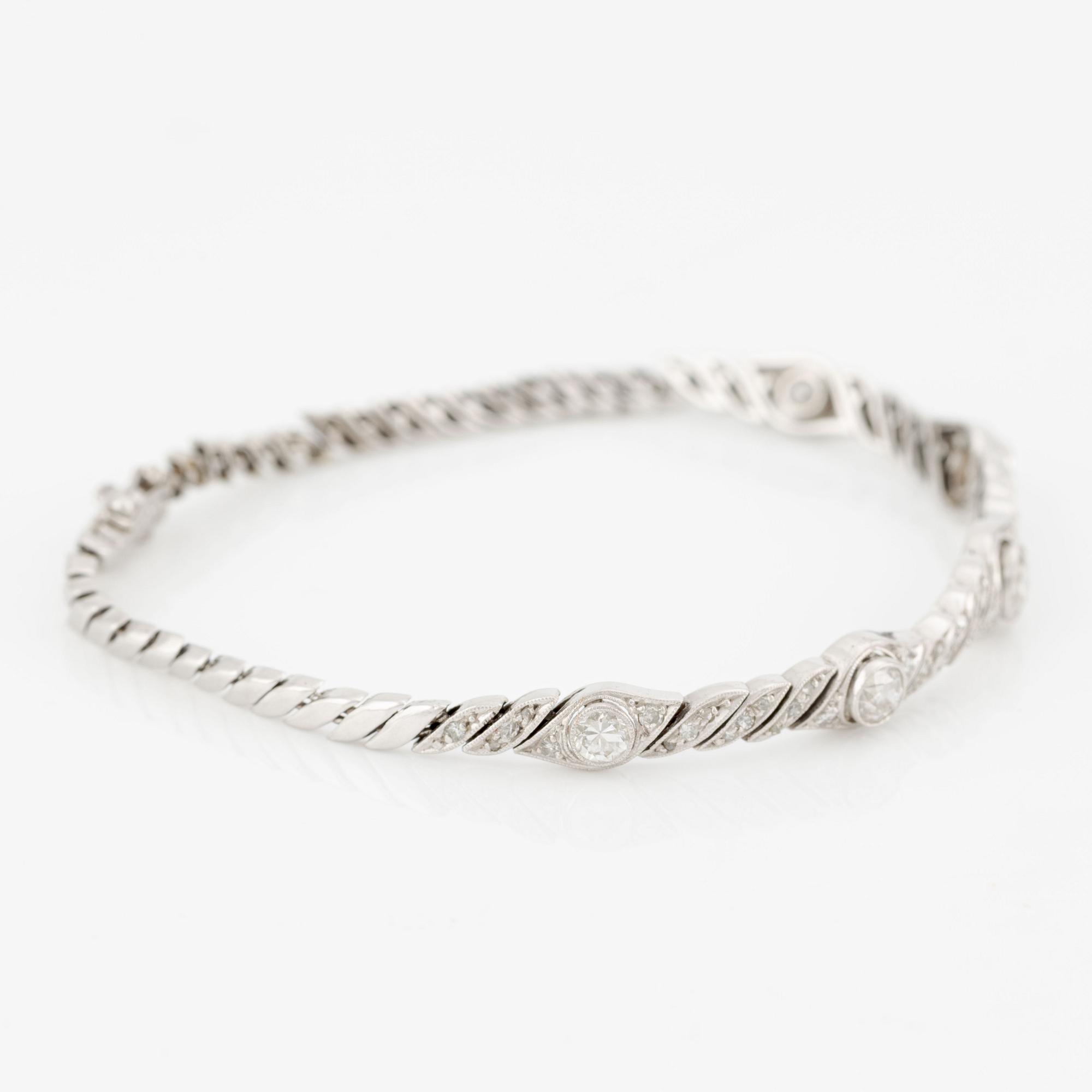Bracelet in 18K white gold with round brilliant, octagon, and rose-cut diamonds.