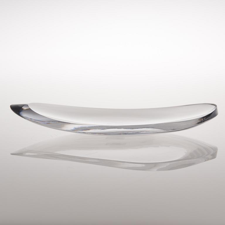 A "Facett I" glass dish signed G. Nyman, Riihimäenlasi Oy from the 1940s.