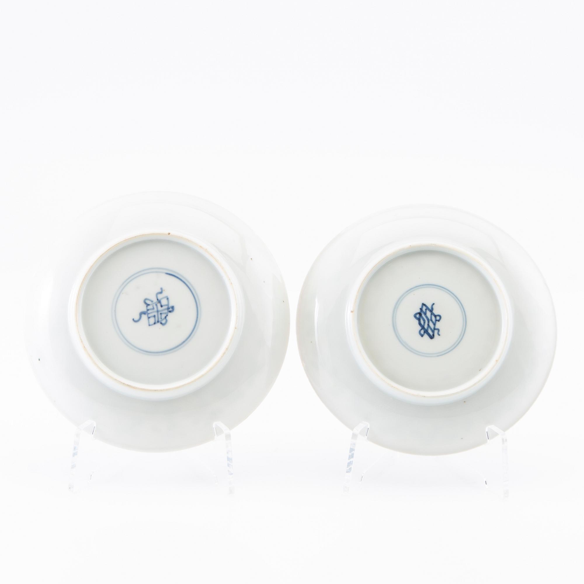 Two famille verte cups with saucers, Qing dynasty, Kangxi (1662-1722).