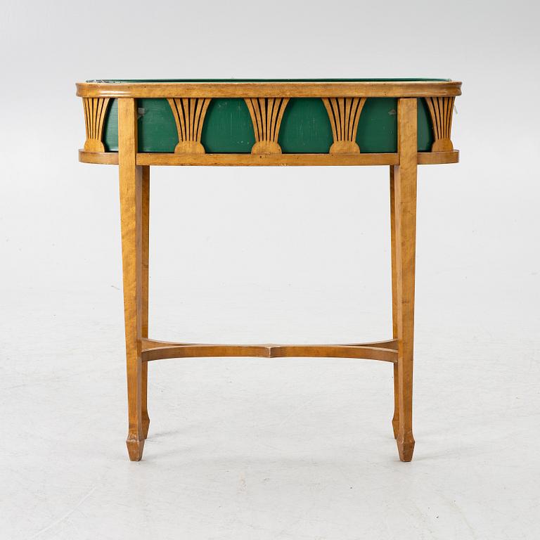 A Jugend flower table, early 20th century.