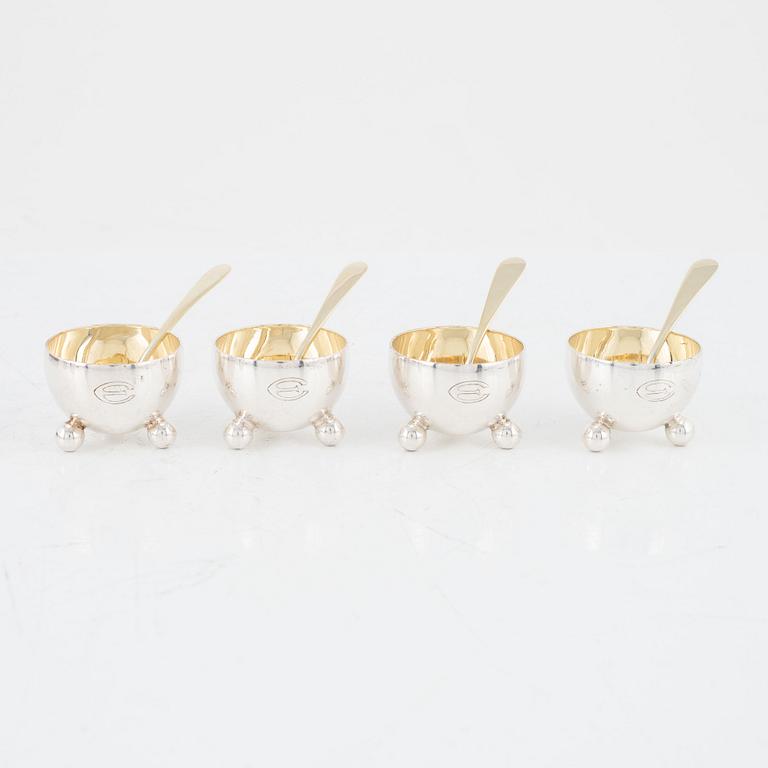 Saltkar med skedar, 4 st, C.G. Hallberg, Stockholm, 1927-28.