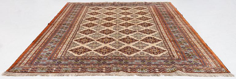 Carpet, Turkmen, approx. 386 x 294 cm.