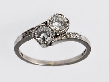 RING, platina med briljantslipade diamanter, tot ca 0.58 ct, 1937.