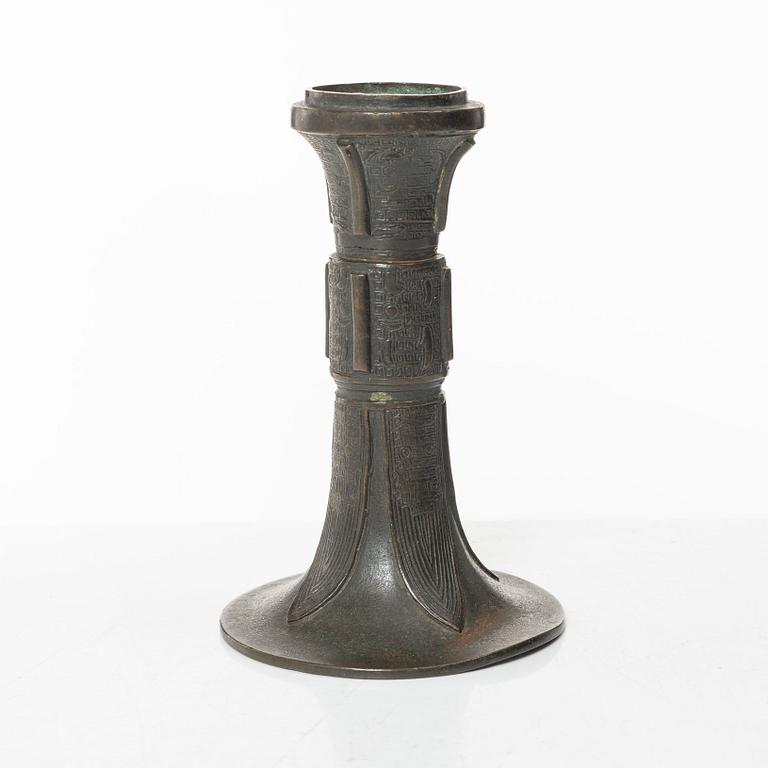 An archaistic bronze vase, Gu, Qing dynasty (1644-1912).