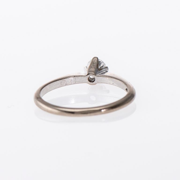 RING, 18K vitguld, A. Tillander, briljantslipad diamant ca 0,25 ct. Vikt 2,7 g.