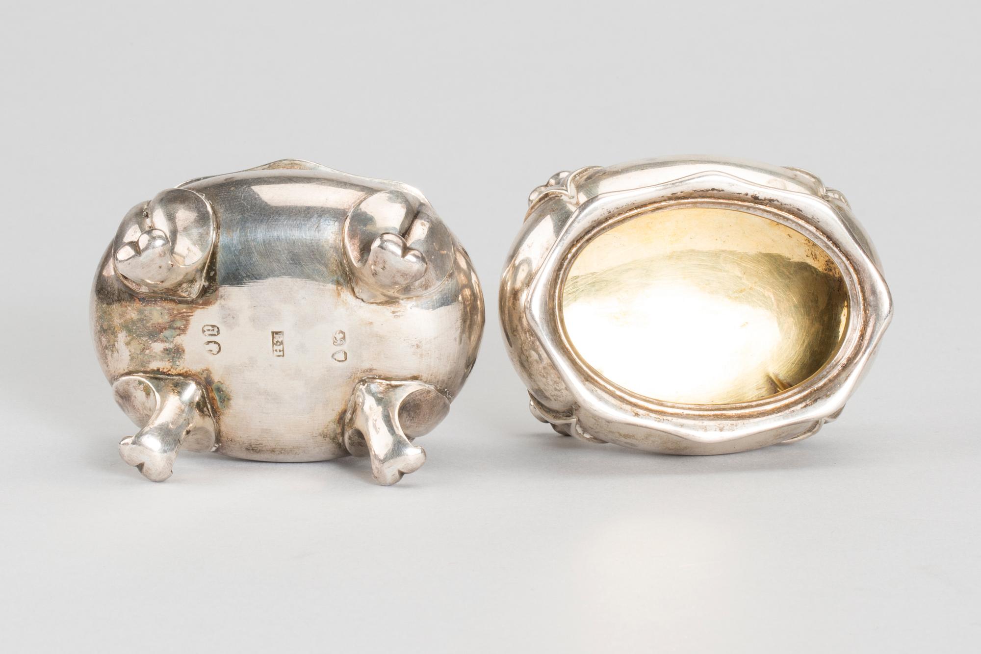SALTKAR, silver, ett par. London1856-87, England. Total vikt ca 214 gr.
