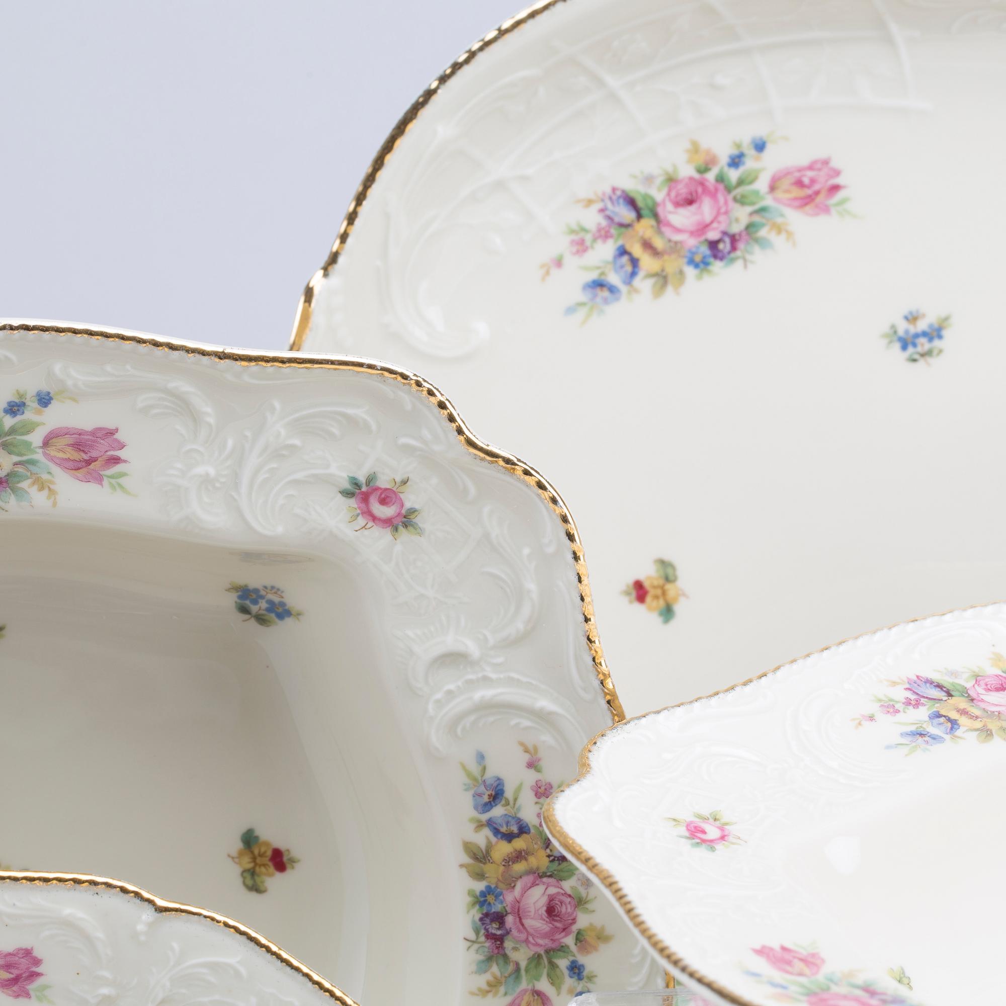 MATSERVIS, 69 delar, porslin, "Sanssouci", Rosenthal.