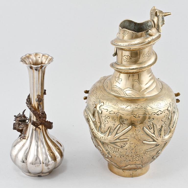 VASER, 2 st, vitmetall samt gulmetall, 1900-talets andra hälft.