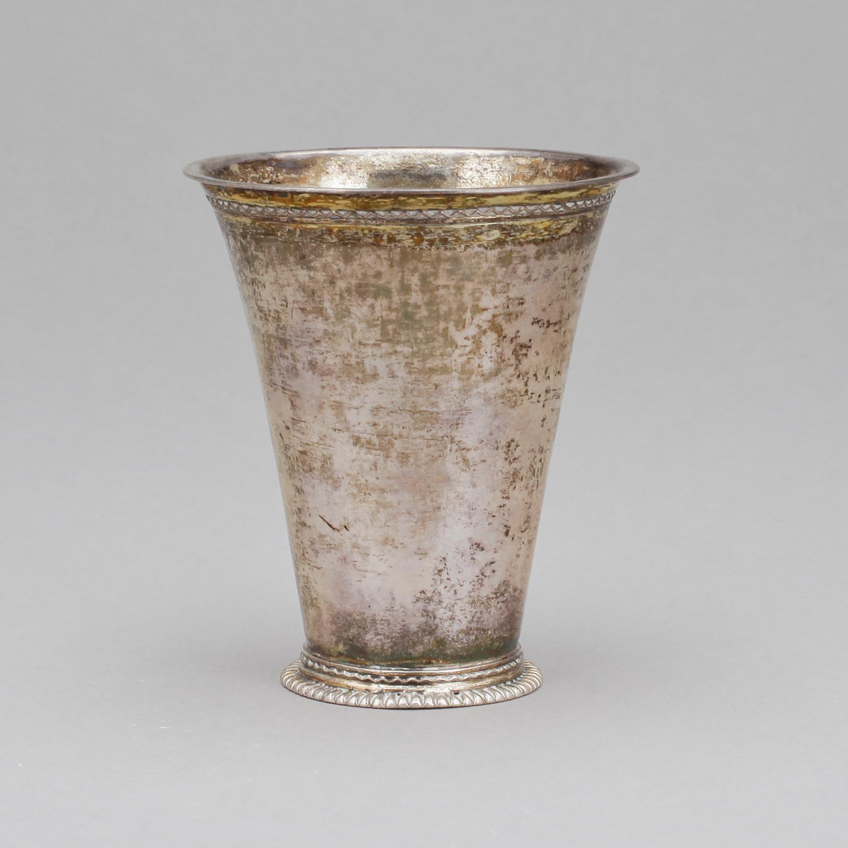 BÄGARE, silver, okänd mästare, bär åldersranka, 1700-tal. Vikt ca 70g.