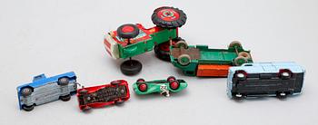 LEKSAKSBILAR, 6 delar, Dinky Toys, Corgi Toys samt Japan, 1900-talets mitt.