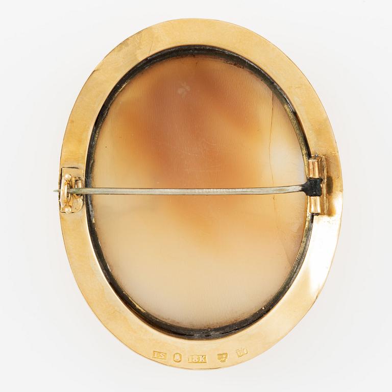 Brooch, 18K gold with shell cameo.