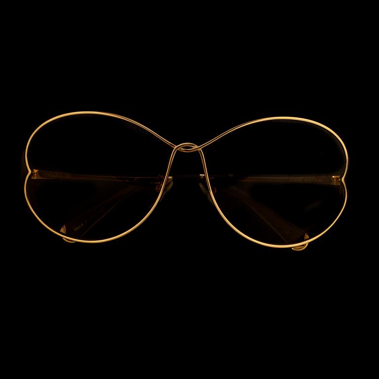SOLGLASÄGON, "Daisy", Louis Vuitton.