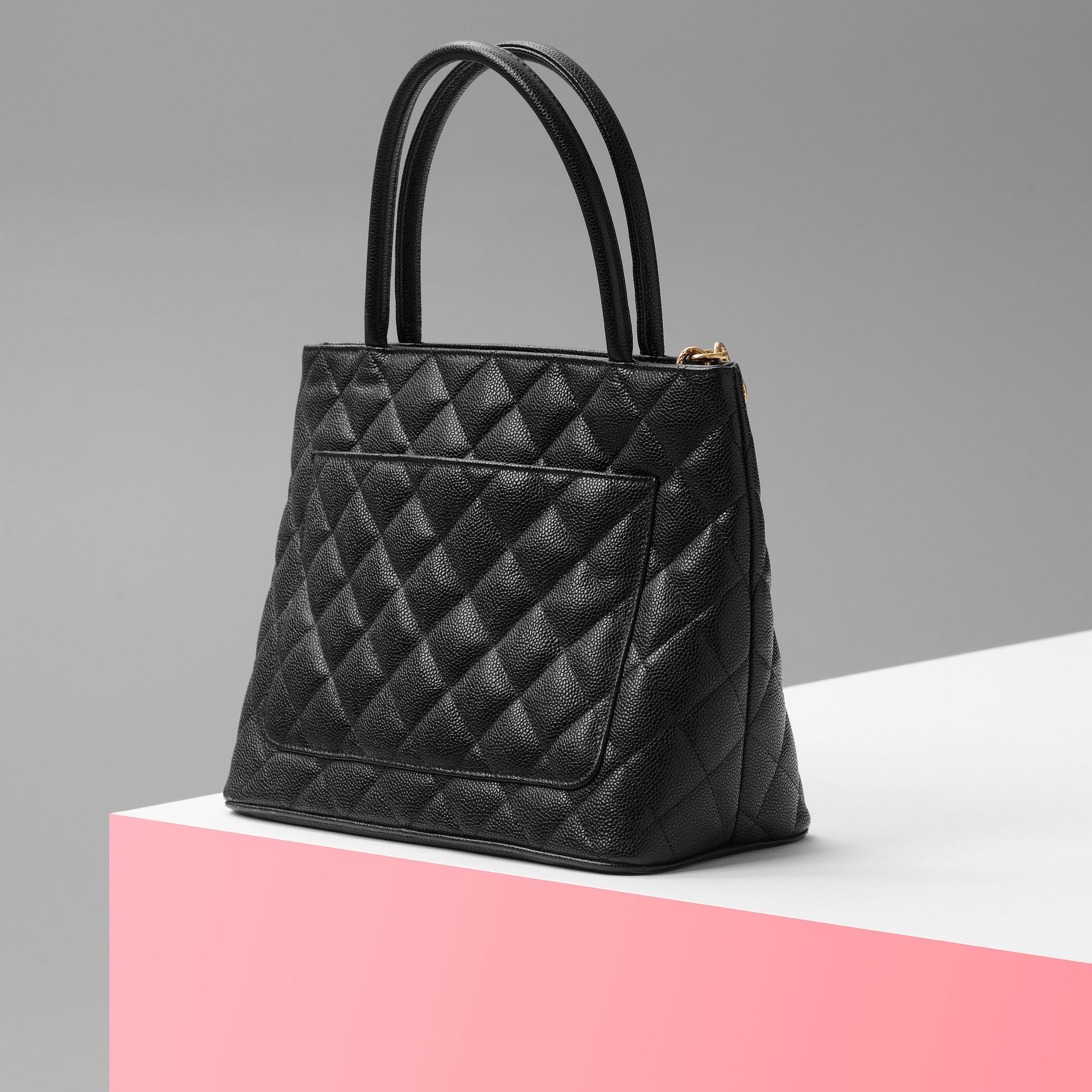 HANDVÄSKA, "Medallian Tote" Chanel.