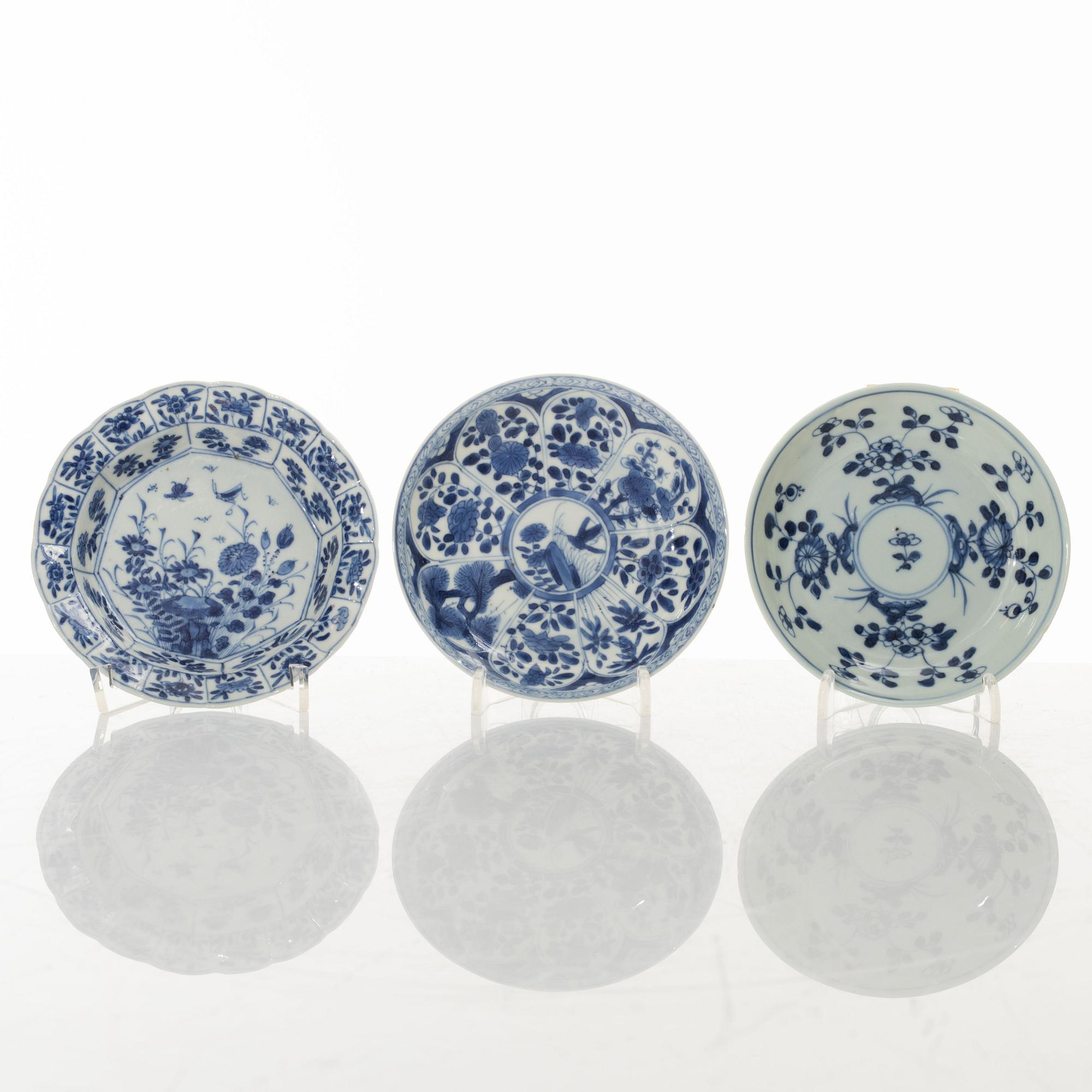 Tre koppar och tre fat, porslin, Kina, Qingdynastin, Kangxi (1662-1722).