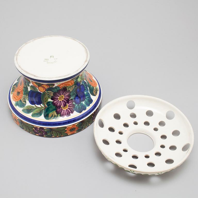 A ALUMINIA PORCELAIN FLOWER URN, Denmark, first half of the 20th century.