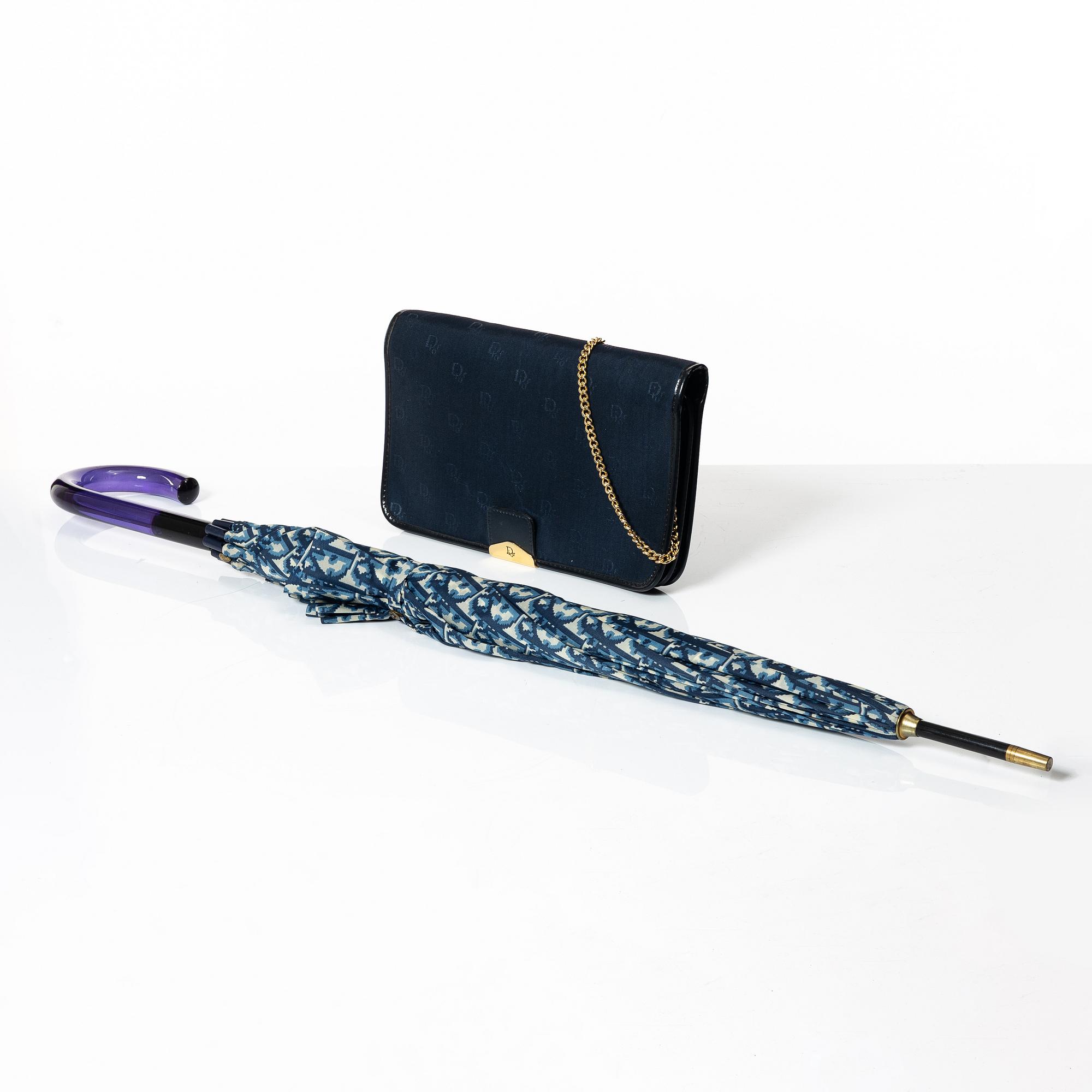 Christian Dior, aftonväska samt paraply.