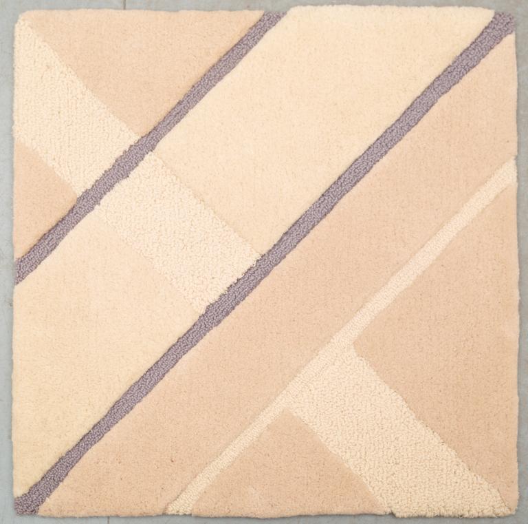 MATTA, 4 delar. Handtuftad i relief. 118,5 x 119 samt tre delar 74,5 x 74 cm var. Berit Woelfer, Kasthall Ateljé AB.