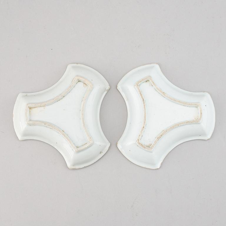 A pair of blue and white dishes, Qing dynasty, Qianlong (1736-95).