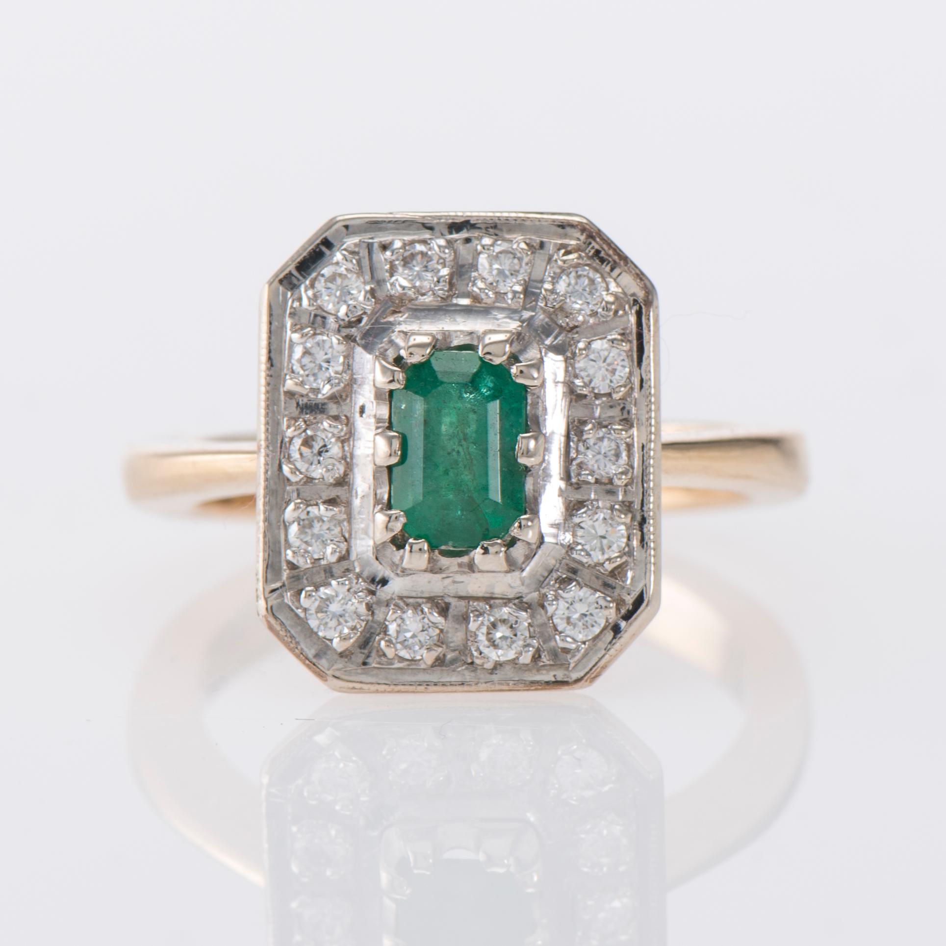 RING, 14K guld, smaragd, briljantslipade diamanter.  Helsingfors 2008. Vikt ca 5,7 g.